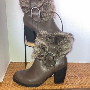 🔥🔥🔥🔥Sugar Pursuit  women’s Faux fur and leather heeled booties 7.5 NWoT